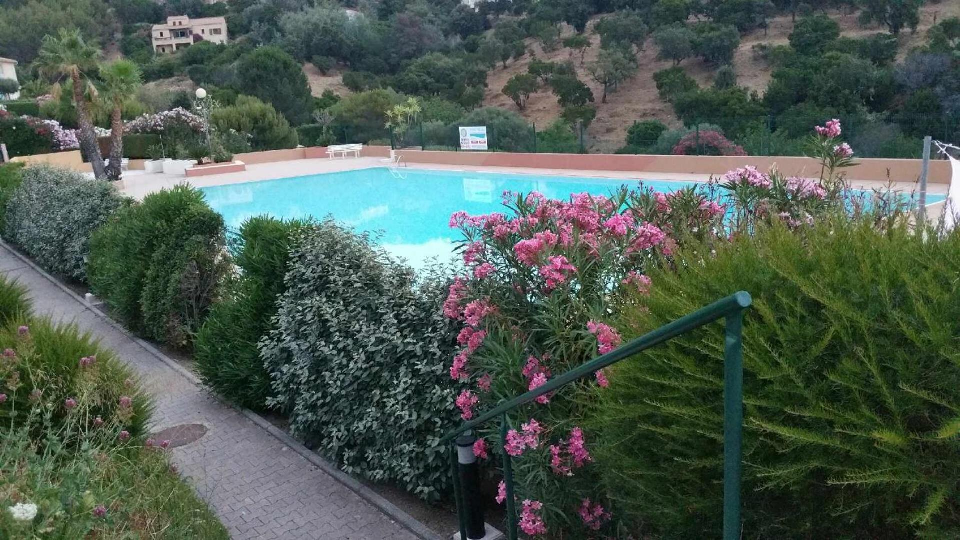 Apartment Climatise - Terrasse Avec Apercu - Golf De St Tropez *